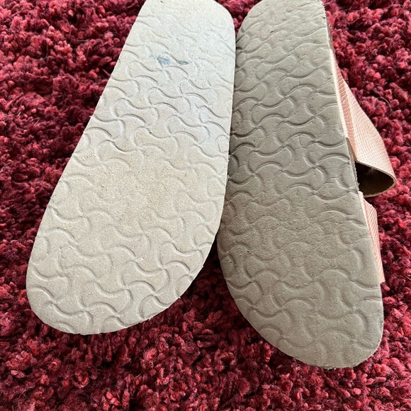 Madden Girl Rose Gold Arizona style 2 strap sandals 91/2” anklet included. - Picture 4 of 6